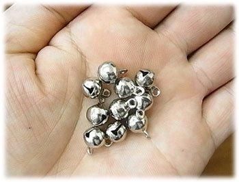 手芸鈴 シルバー（S） 直径約8ミリ