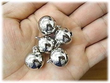 手芸用鈴 シルバー（S） 直径約16ミリ