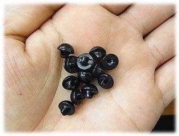 目玉ボタン（目玉釦）　8ミリ　ぬいぐるみの目玉・鼻