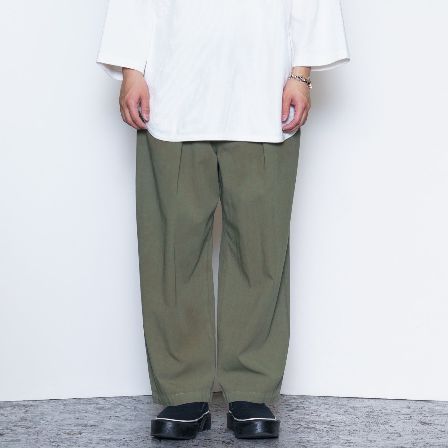 代引き不可】 専用 FARAH 30 Pants Tapered Wide Tuck One - デニム/ジーンズ -  magazine.feaffa.com