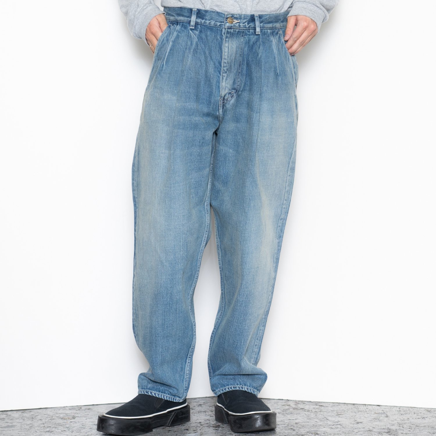 Graphpaper * Selvage Denim Two Tuck Tapered Pants * Light Fade