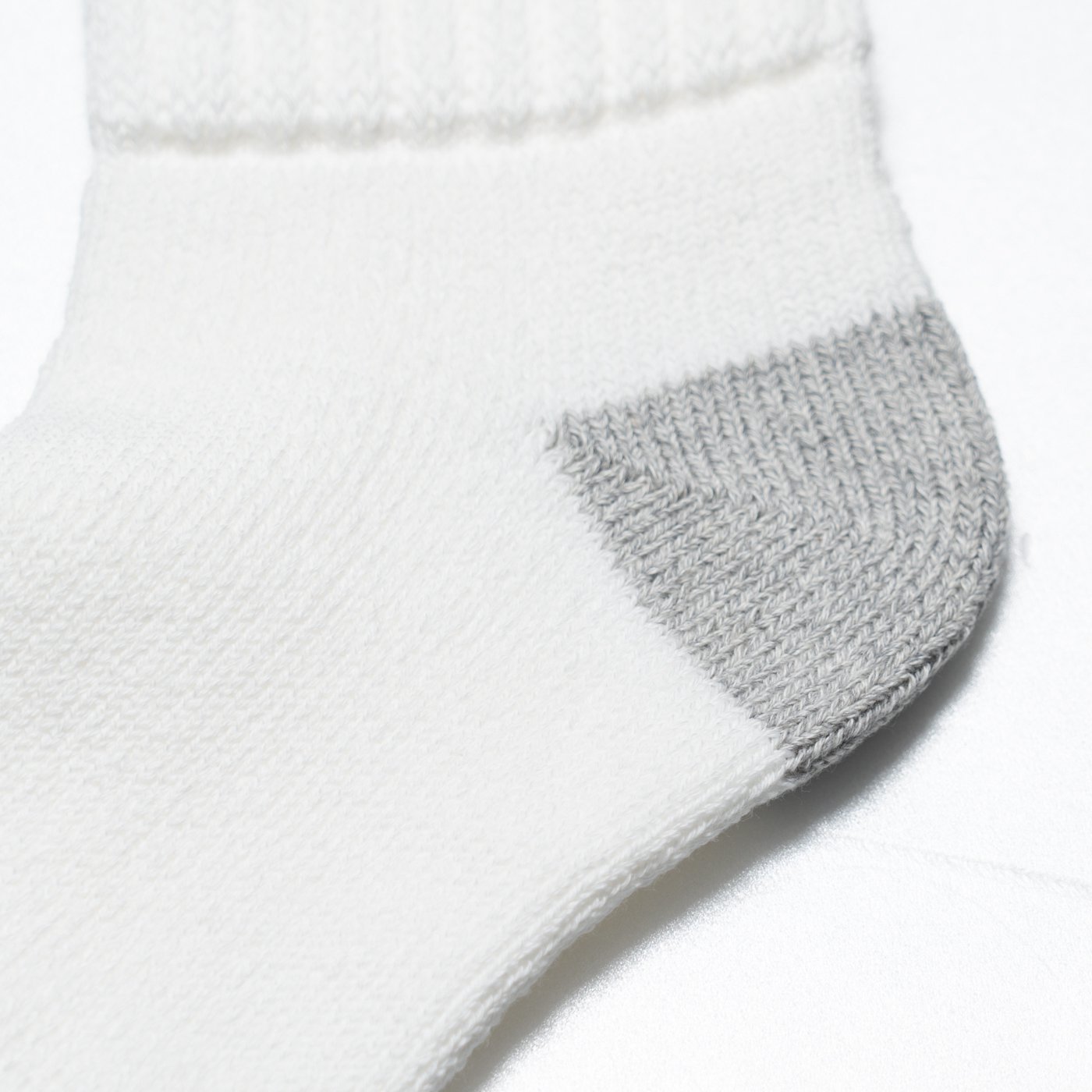 is-ness * is-ness x VIBSOX NEW STANDARD SOCKS(3Ÿ)