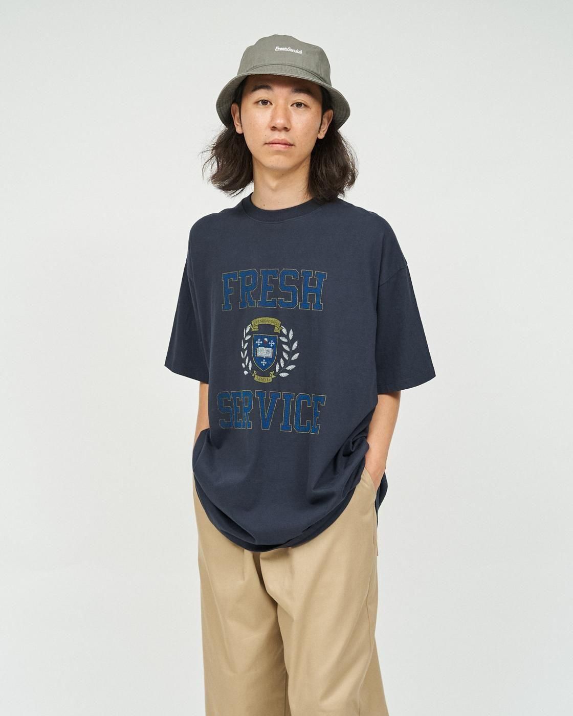 FreshService * FSC253-70013 CORPORATE PRINTED S/S TEE COLLEGE(4Ÿ)