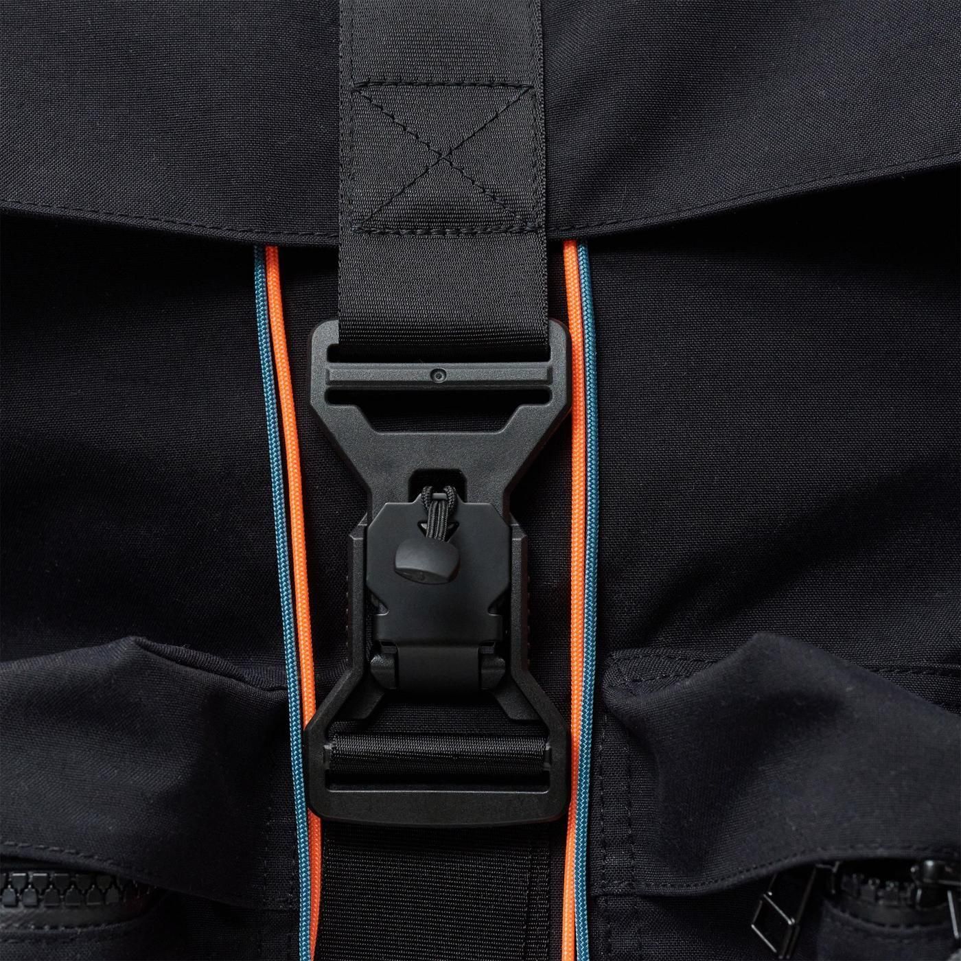 UNTRACE * _218 Knap Pack(2色展開)