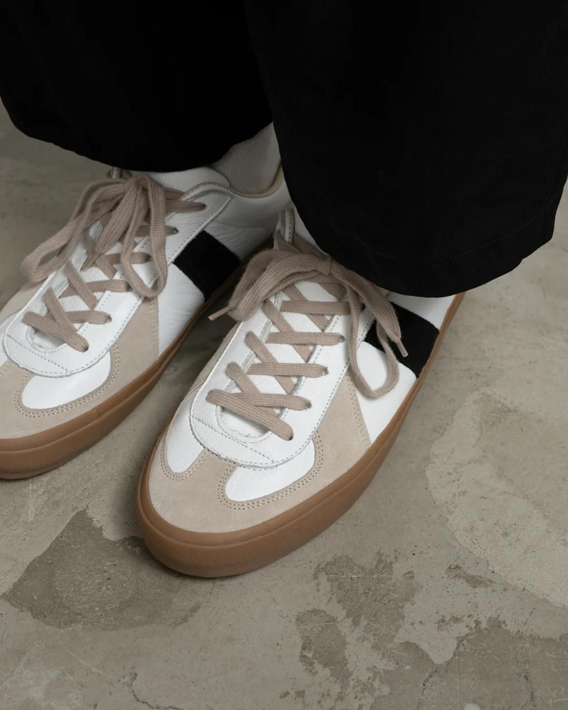 Graphpaper * GU253-90590 REPRODUCTION OF FOUND for GP GERMAN MILITARY TRAINER * White/Black