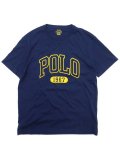 <img class='new_mark_img1' src='https://img.shop-pro.jp/img/new/icons8.gif' style='border:none;display:inline;margin:0px;padding:0px;width:auto;' />[POLO RALPH LAUREN] GRAPHIC POLO 1967 TEE