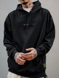<img class='new_mark_img1' src='https://img.shop-pro.jp/img/new/icons8.gif' style='border:none;display:inline;margin:0px;padding:0px;width:auto;' />[SUBCIETY] INITIAL LOGO PARKA