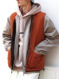 <img class='new_mark_img1' src='https://img.shop-pro.jp/img/new/icons8.gif' style='border:none;display:inline;margin:0px;padding:0px;width:auto;' />[quolt] REVERSIBLE BOA VEST(BR)