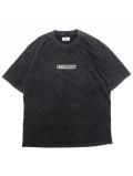 <img class='new_mark_img1' src='https://img.shop-pro.jp/img/new/icons8.gif' style='border:none;display:inline;margin:0px;padding:0px;width:auto;' />[FLASH POINT] BOMB EMB CHEMICAL WASH TEE