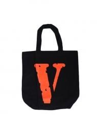 VLONE/TOTE BAG<img class='new_mark_img2' src='https://img.shop-pro.jp/img/new/icons55.gif' style='border:none;display:inline;margin:0px;padding:0px;width:auto;' />