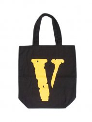 VLONE/TOTE BAG<img class='new_mark_img2' src='https://img.shop-pro.jp/img/new/icons55.gif' style='border:none;display:inline;margin:0px;padding:0px;width:auto;' />