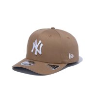 NEW ERA/9FIFTY ストレッチスナップ ニューヨーク・ヤンキース カーキ<img class='new_mark_img2' src='https://img.shop-pro.jp/img/new/icons1.gif' style='border:none;display:inline;margin:0px;padding:0px;width:auto;' />