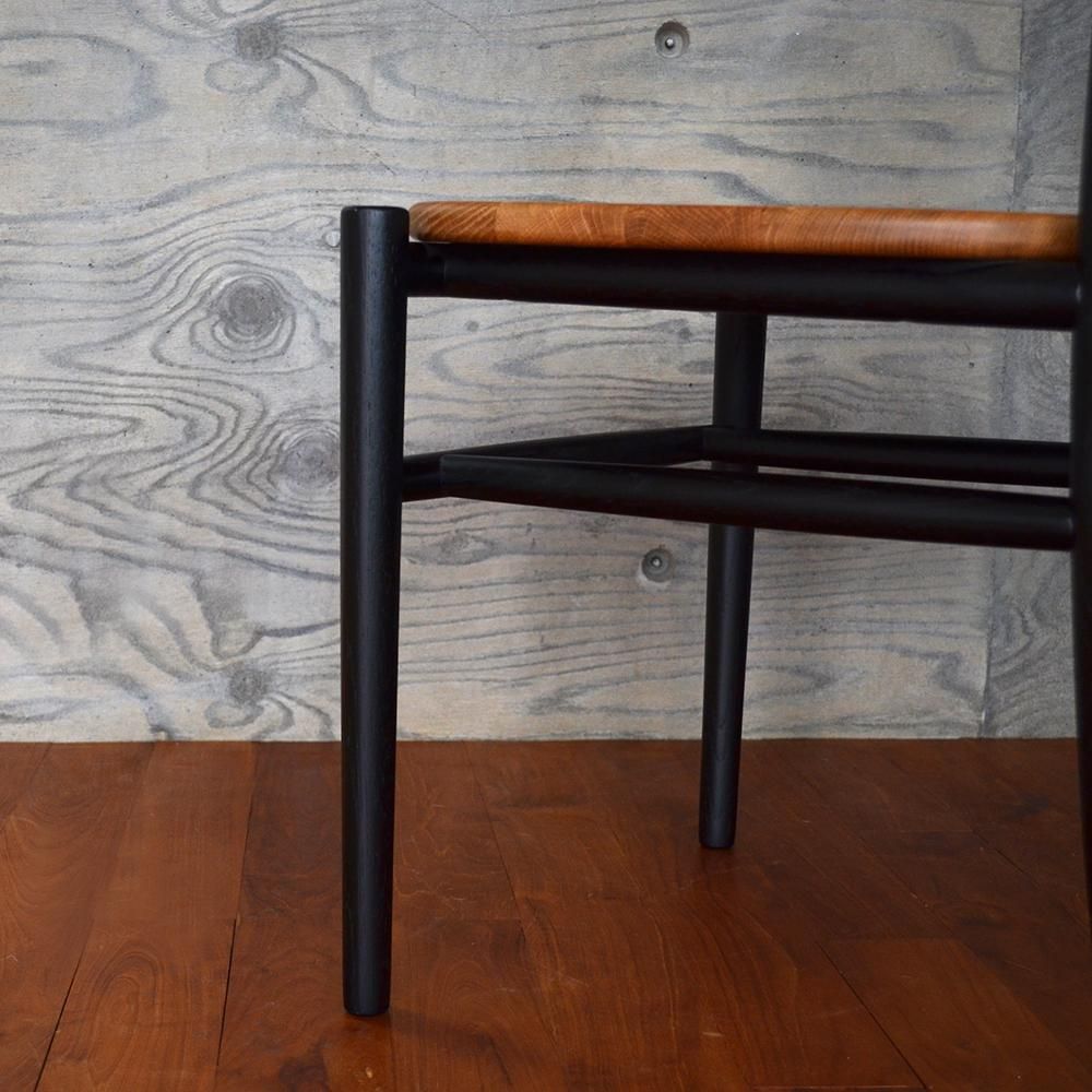 クラシックブラウンダイニングチェア ダイニングチェア 幅47.7cm 無垢材 デザイン シック PVCレザー 耐水性