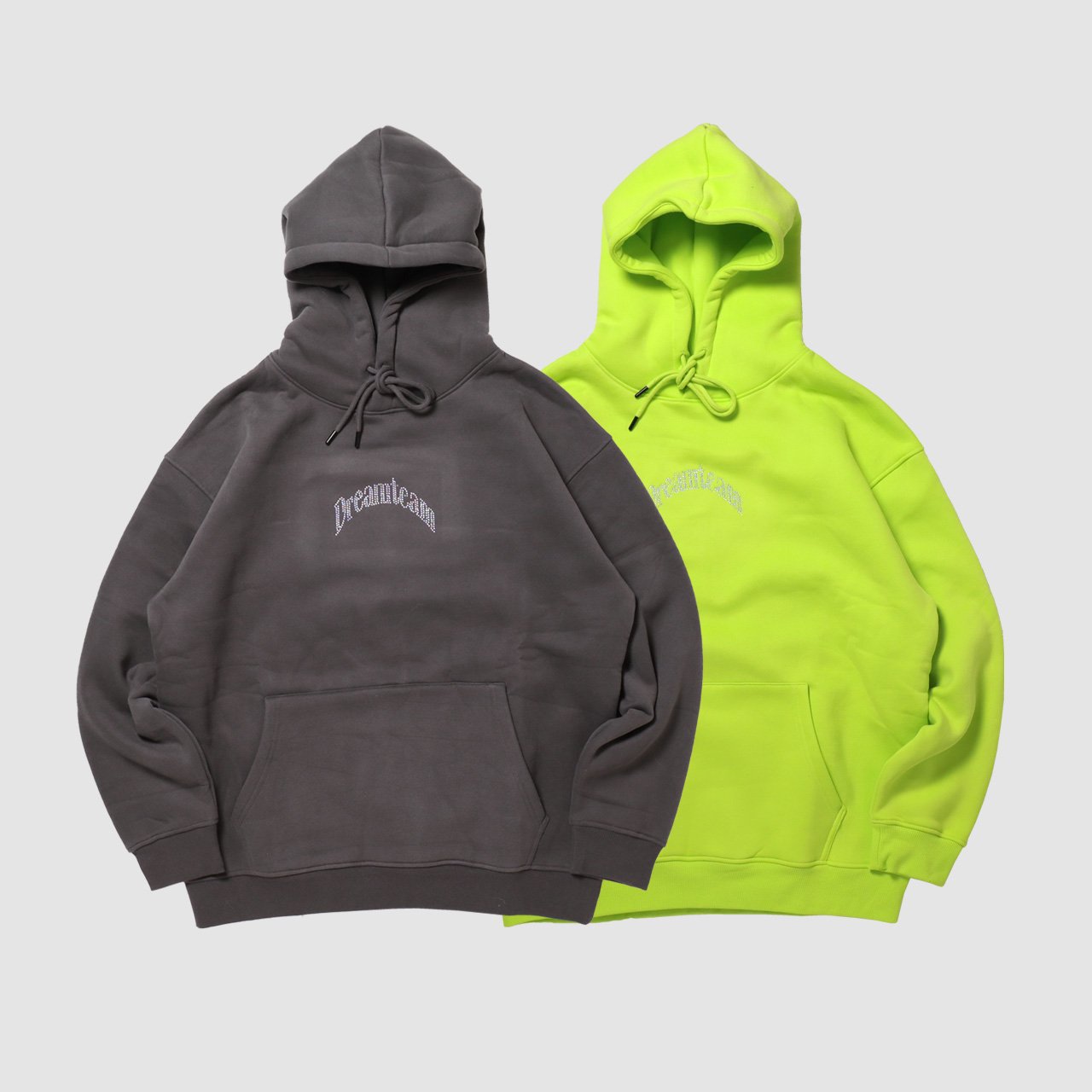 <img class='new_mark_img1' src='https://img.shop-pro.jp/img/new/icons21.gif' style='border:none;display:inline;margin:0px;padding:0px;width:auto;' />Rhinestone Arch Logo Hooded Pullover