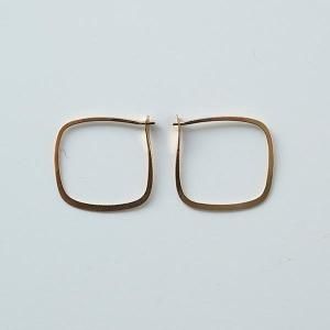 SOURCE Melissa Joy Manning/Square Hoops