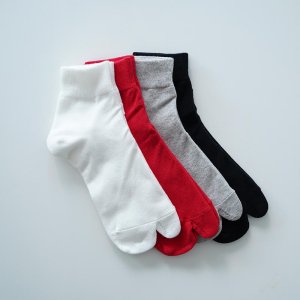 <img class='new_mark_img1' src='https://img.shop-pro.jp/img/new/icons23.gif' style='border:none;display:inline;margin:0px;padding:0px;width:auto;' />holk(ۡ)/tabi socks 