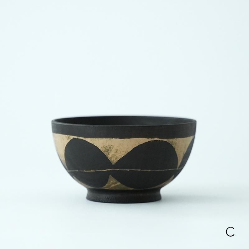 ★杉浦 裕子【色絵椿文37cm大皿】共箱付き 2000年～2015年の個展で購入 ☆杉浦 裕子【色絵椿文37cm大皿】共箱付き 2000年～2015年の