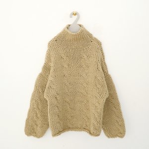MAYDI / FRIO (Oversized cable knit mock-neck)
