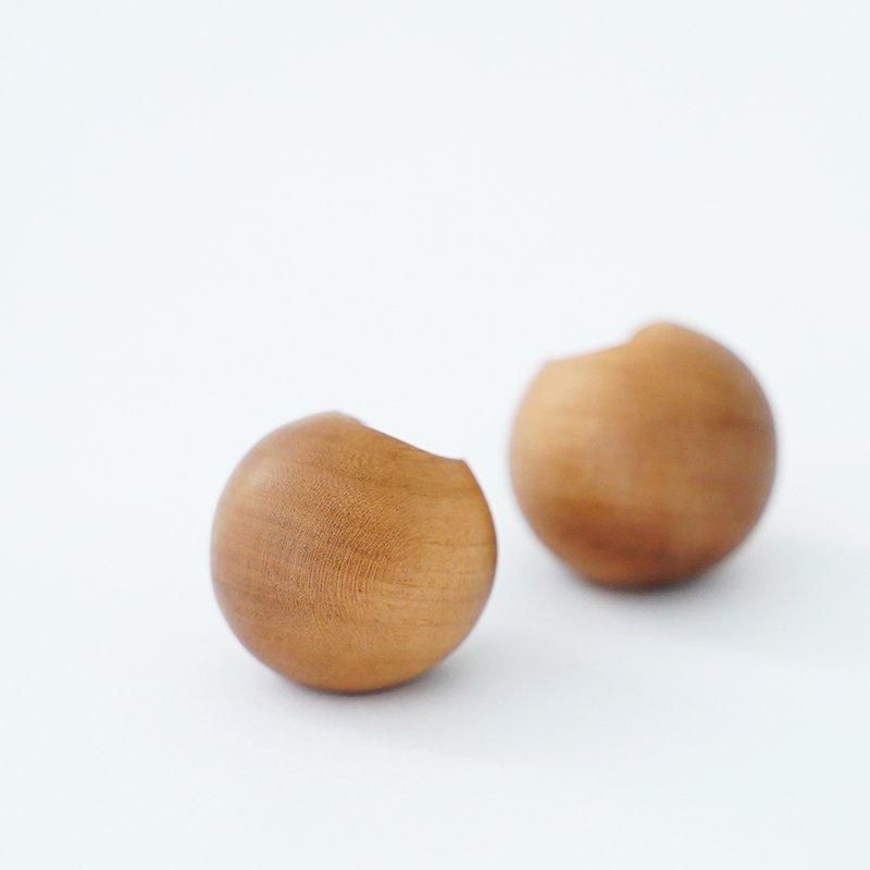 su Ha (スハー) / “Wood ball hoop earrings” 木肌色のフープピアス