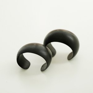 su Ha (スハー) / “Black cuff ” Wood bracelet   黒染めのブレスレット