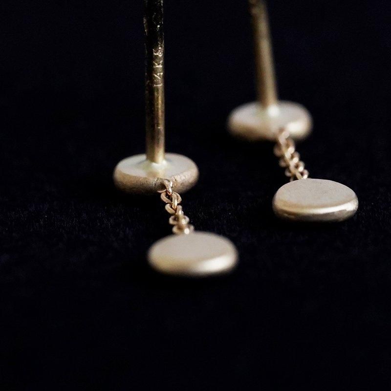 【Carla Caruso】Dot and Chain Earrings Carla Caruso】Dot and Chain Earrings long round ball and