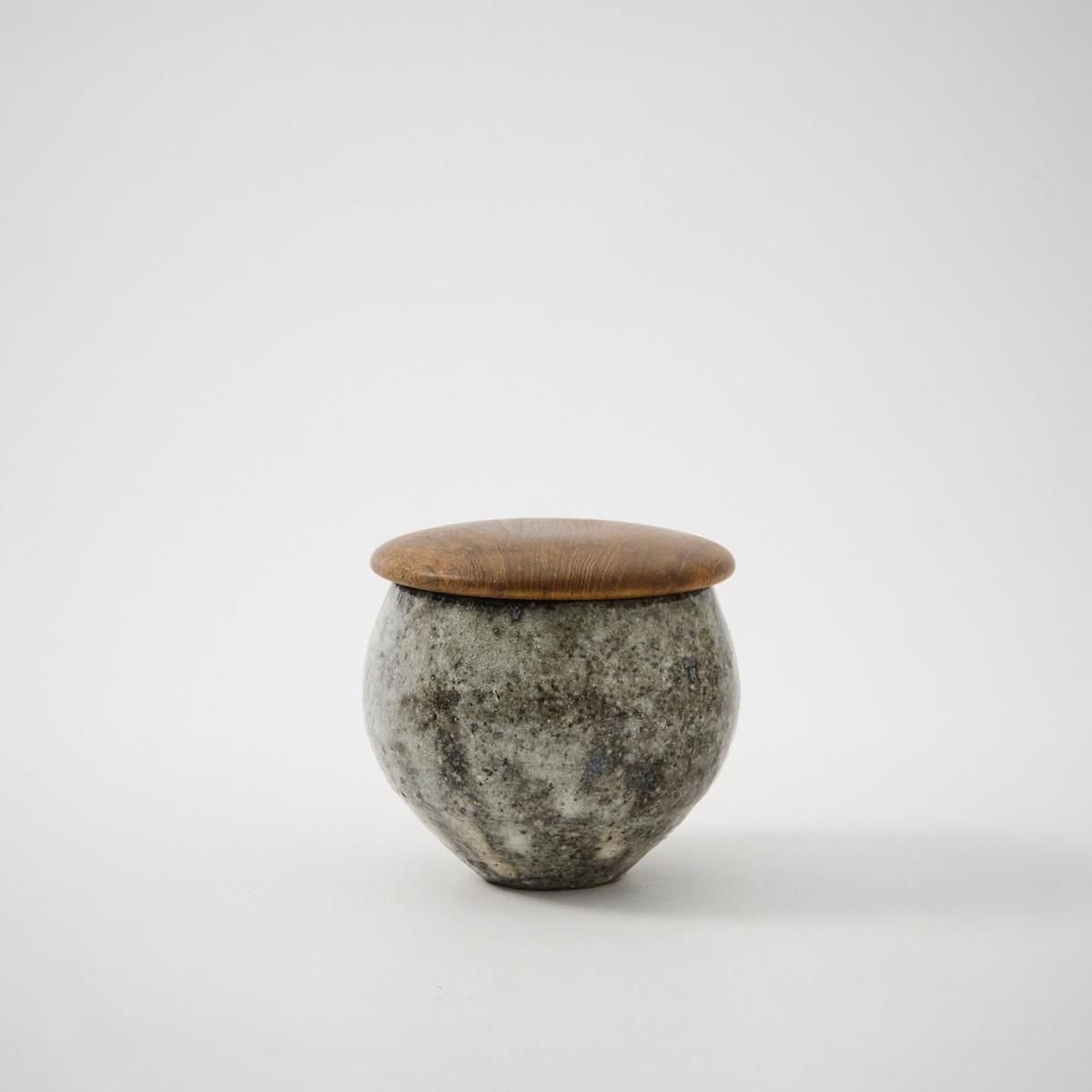 八田亨 塩壺 蓋物 未使用品 八田亨 塩壺 蓋物 未使用品 八田亨さんの左馬の塩