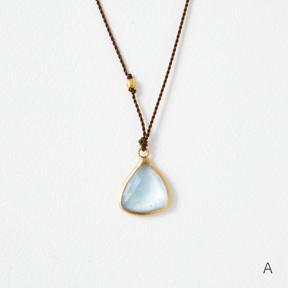 Margaret Solow（マーガレット・ソロウ）Enclosed Stone