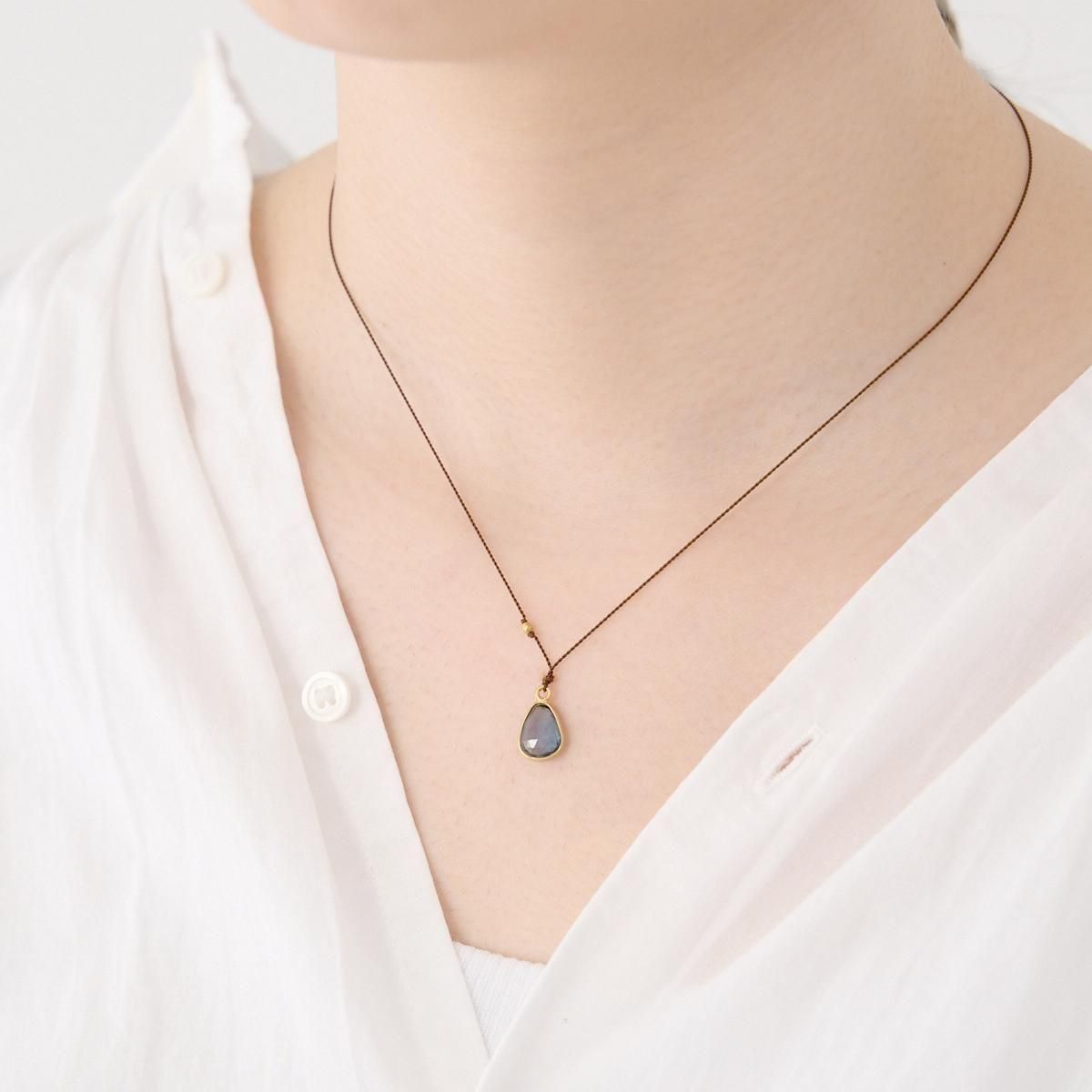 Margaret Solow（マーガレット・ソロウ）Enclosed Stone