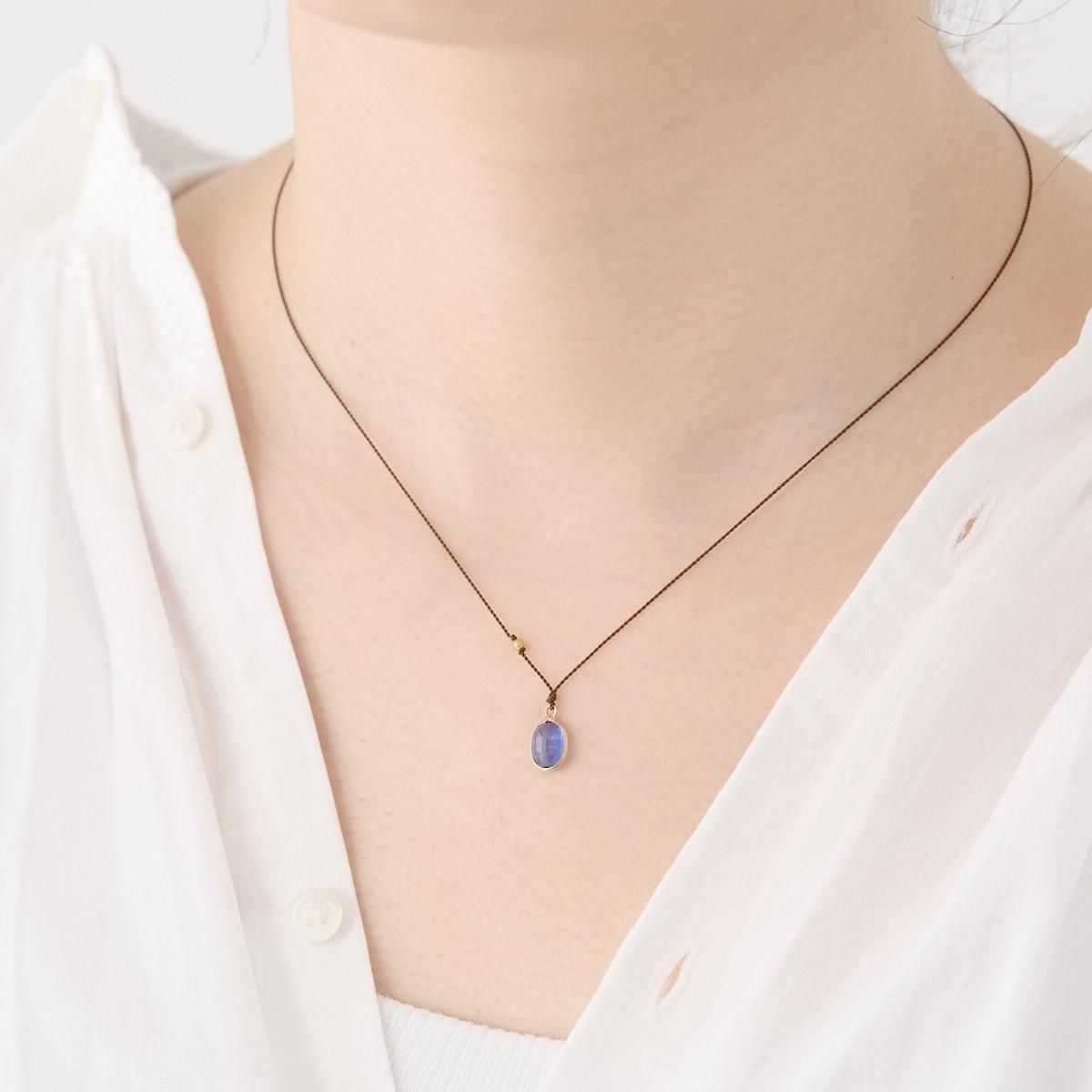 Margaret Solow（マーガレット・ソロウ）Enclosed Stone