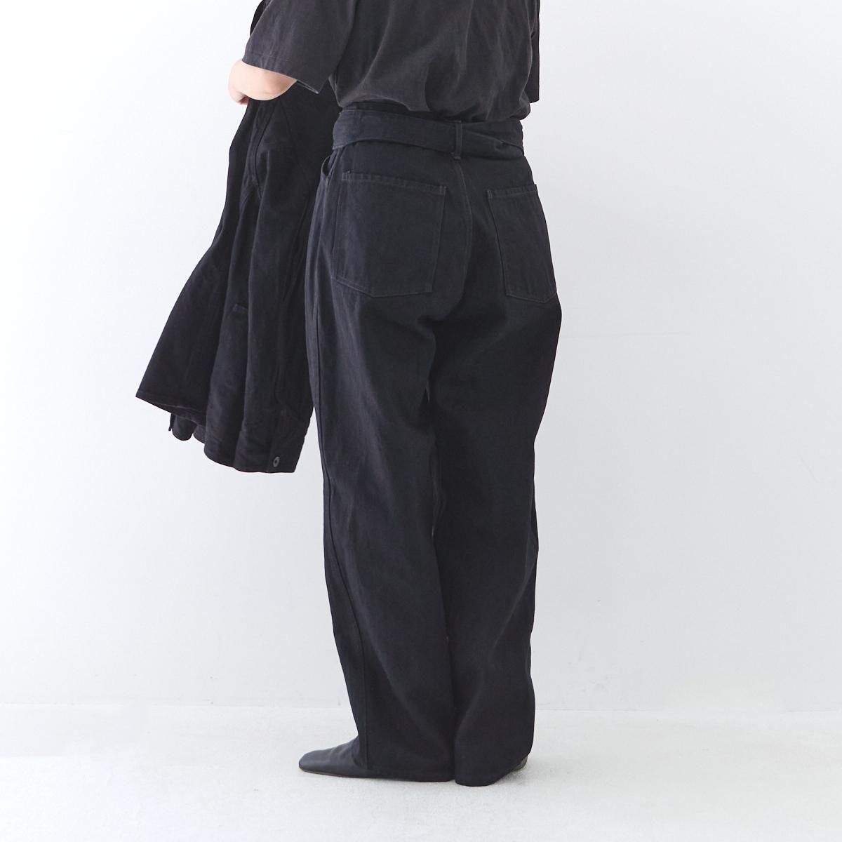 comoli 23ss ベルテッドデニム　BLACK size1 COMOLI」デニム ベルテッドパンツ