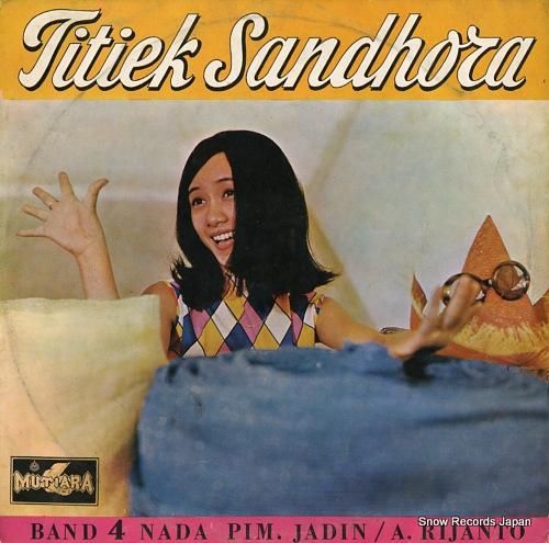 TITIEK SANDHORA