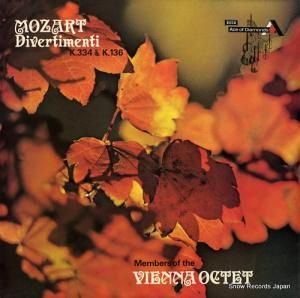Ȭ mozart; divertimenti k.334 & k.136 SDD251