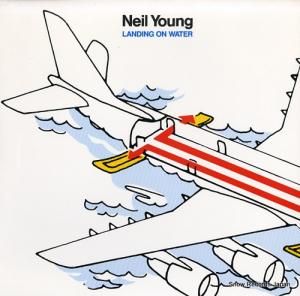 ˡ롦 landing on water GHS24109