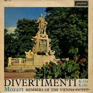 Ȭİ mozart; divertimenti k.334 & k.136 CS6467