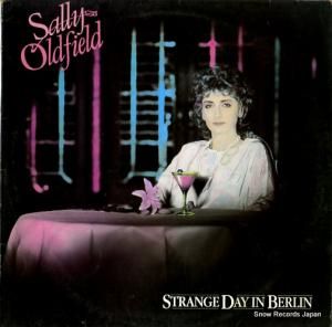 ꡼ɥե strange day in berlin BRON549