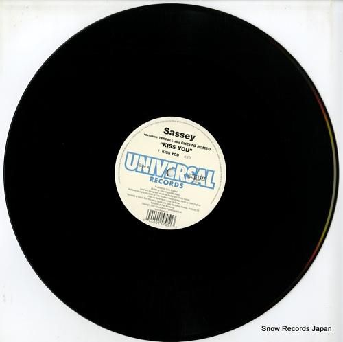 SASSEY - kiss y