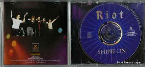 CD: ライオット - シャイ