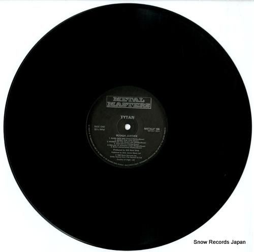 タイタン - rough ju