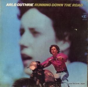 アーロ・ガスリー running down the road SKAO-93015