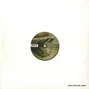 ERDBEERFELD - warten sie schon lange? - HAL9000/24