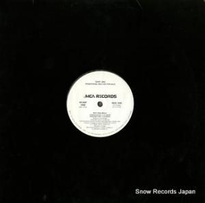 󡦥祤 don't stop movin'  MCA8P3905
