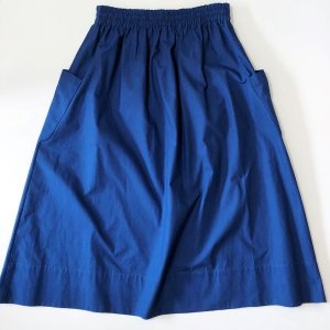 【atelier naruse】コットンパッチポケットスカート/ブルー