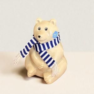 <img class='new_mark_img1' src='https://img.shop-pro.jp/img/new/icons1.gif' style='border:none;display:inline;margin:0px;padding:0px;width:auto;' />2025年限定マフラー付きPolar Bear Money box(シロクマ貯金箱)