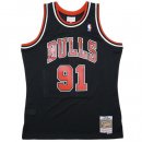 Mitchell & Ness Swingman Jersey Chicago Bulls 1997-98 Dennis Rodman / Black