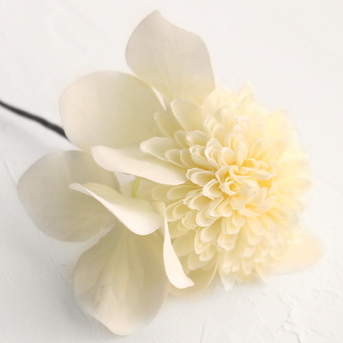 アーティフィシャルフラワー(造花)の白小菊と芍薬の髪飾り_airaka