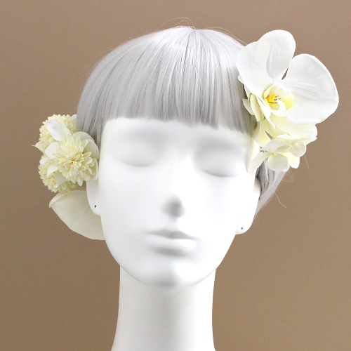 アーティフィシャルフラワー(造花)の白小菊と胡蝶蘭の髪飾り_airaka