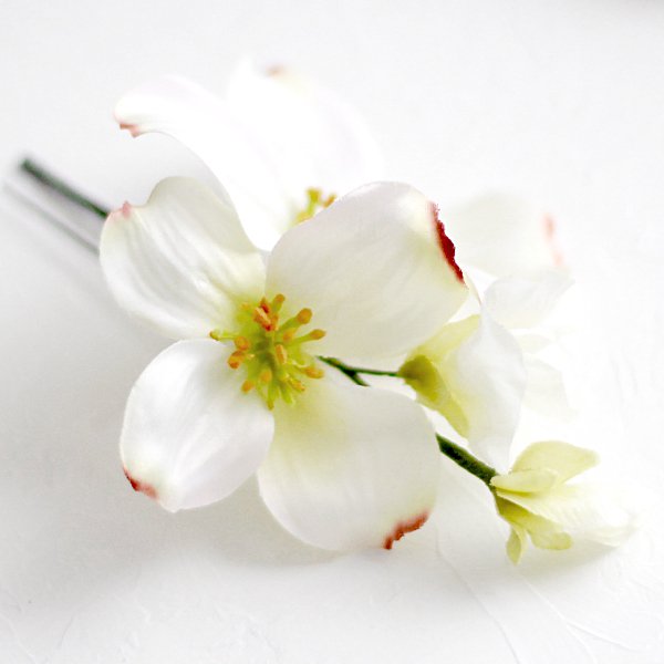 マグノリアの髪飾り（白） - airaka｜花飾りのアトリエ