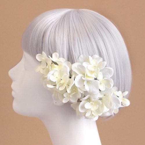 紫陽花の髪飾り（白） - airaka｜花飾りのアトリエ