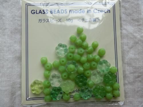 チェコのガラスビーズ 緑の花 Bellybutton チェコのガラスビーズ 緑の花 Bellybutton