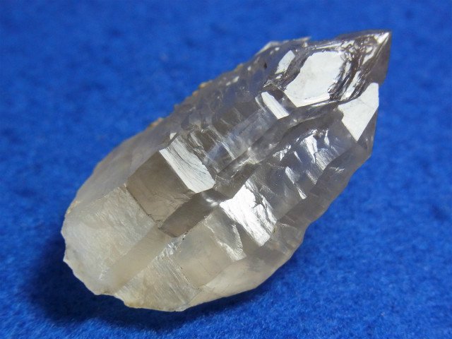 アルプス産水晶 陣笠状カルサイトを伴ったカテドラルクォーツ - 水晶